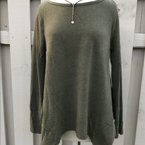 Umgee Tops - Women’s Olive SUPER Soft Top with Shark Bite Hem.
